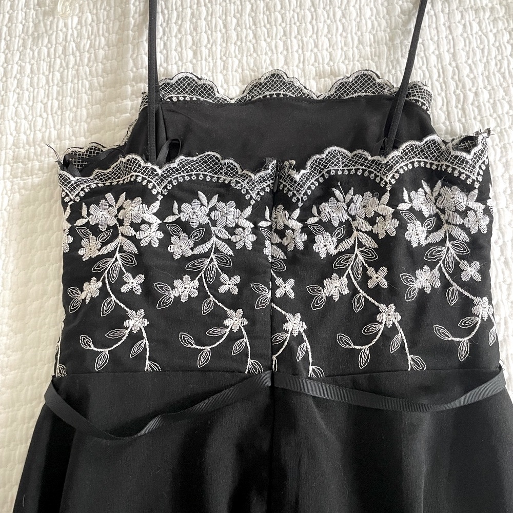Vintage Black Fit and Flare Dress with White Floral Embroidery by CDC. Size 6P. - Picture 6 of 9
